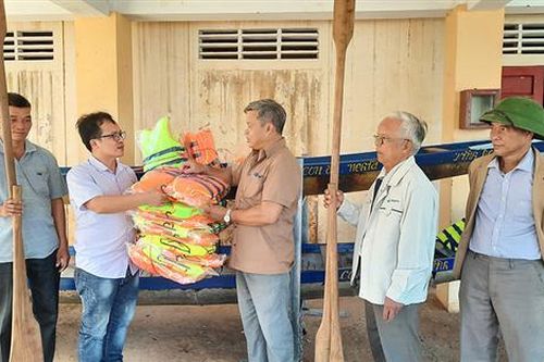 Mô hình 'Chiếc thuyền nghĩa tình' ở khóm Vĩnh Đông