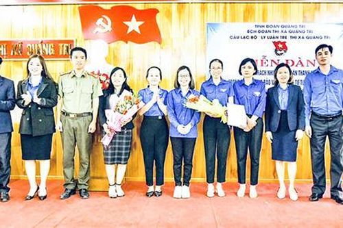 Phát huy vai trò của báo cáo viên, cộng tác viên dư luận xã hội