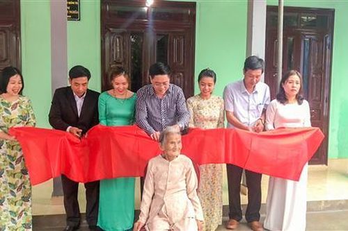 Khánh thành nhà tình nghĩa cho gia đình chính sách