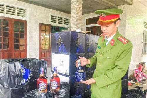 Phát hiện 396 chai rượu ngoại nhập lậu