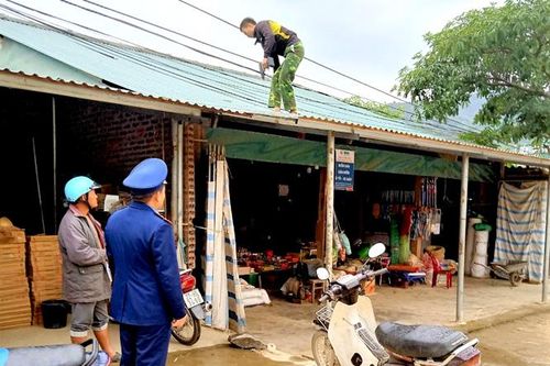 Xử lý nghiêm vi phạm hành lang an toàn giao thông đường bộ