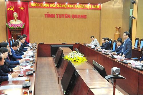 Chủ tịch UBND tỉnh Nguyễn Văn Sơn làm việc với Đoàn công tác tỉnh Phú Thọ