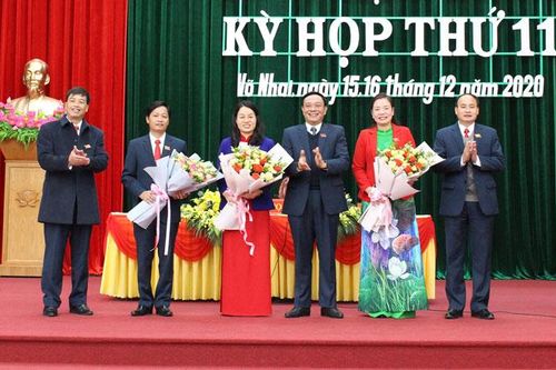Họp phiên thường kỳ bầu các chức danh chủ chốt HĐND và UBND huyện