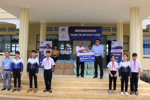 EVNGENCO 3: Tặng máy vi tính cho các trường tiểu học tại Gia Lai