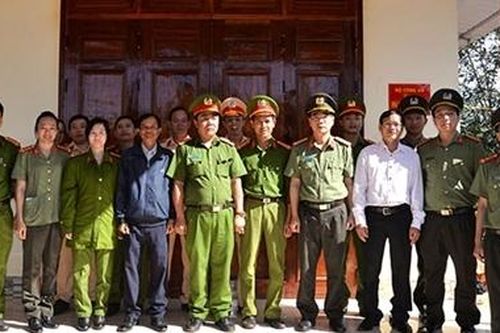 Hỗ trợ xây nhà nghĩa tình đồng đội đối với cán bộ có hoàn cảnh khó khăn
