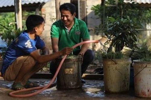 Hỗ trợ xử lý nước sạch cho vùng bị lũ lụt