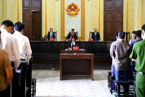 Xét xử 19 bị cáo liên quan đến vụ Tuấn 'khỉ' bắn chết 5 người