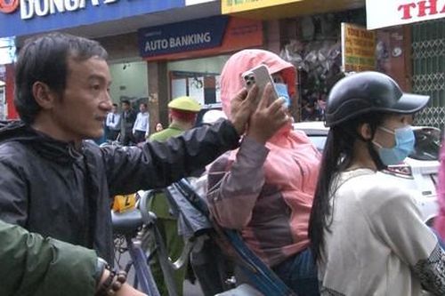 Truy xét 'tốc hành' tên cướp giật ĐTDĐ của du khách đang đi xích lô