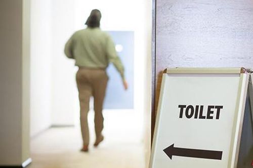 Đi tiểu quá nhiều, người đàn ông ở Hà Nội không dám lấy vợ