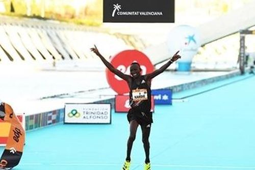 Tân kỷ lục gia trên đường chạy bán marathon