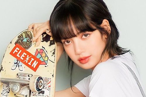 Cứ ngỡ Lisa không thể sống thiếu keo xịt tóc mái, hóa ra vật bất ly thân lại là thứ khác