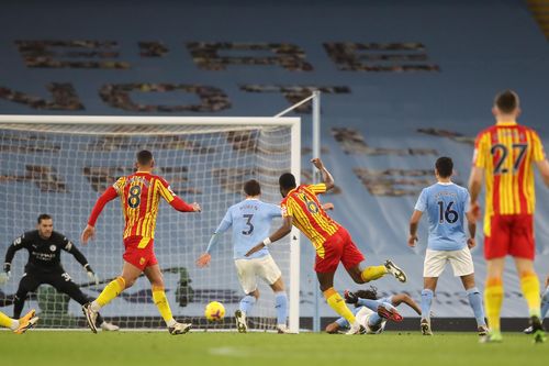 Man City hòa đội áp chót bảng xếp hạng