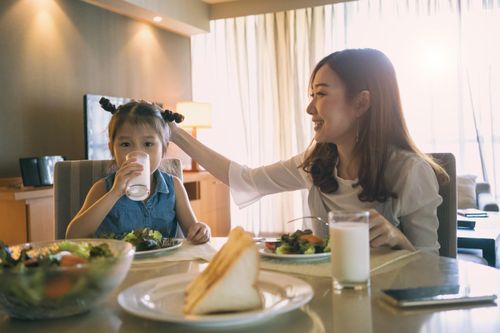 Tiêu chuẩn chọn sữa tự nhiên, giàu dưỡng chất cho con