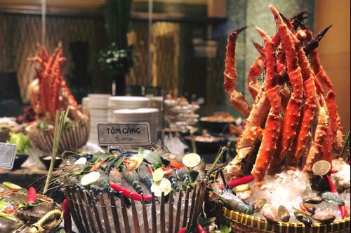 Nhiều nhà hàng buffet ở TP.HCM gần kín bàn đêm Noel