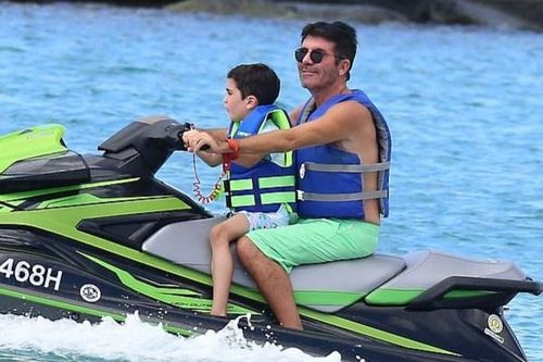 Simon Cowell hồi phục nhanh sau tai nạn gãy xương