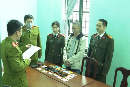 Phá đường dây lừa đảo qua mạng gần 400 tỉ đồng