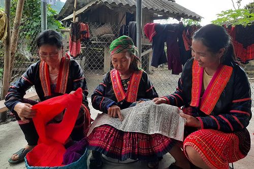 Giữ gìn bản sắc văn hóa của đồng bào dân tộc thiểu số