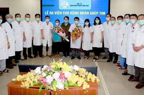 Bệnh nhân ghép tim xuyên Việt tại Huế xuất viện