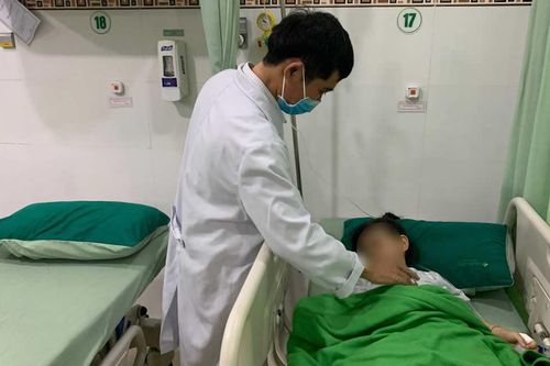 Nội soi gắp đồng xu trong dạ dày bé gái 4 tuổi