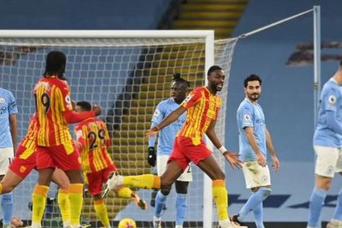 Man City hòa thất vọng đội áp chót bảng xếp hạng