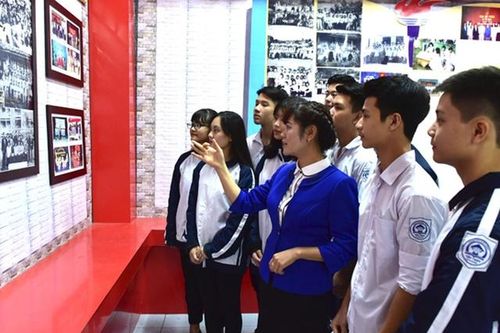 Quan tâm đặc biệt đến dạy và học lịch sử