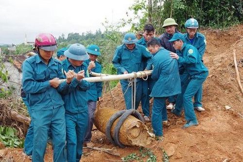 Nghệ An: Phát hiện quả bom 340 kg còn nguyên kíp nổ