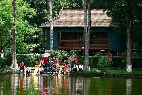 45 năm giữ gìn và tô điểm cảnh quan hương sắc bên Lăng Bác Hồ