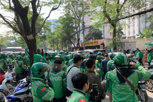 Các Hiệp hội Taxi truyền thống lên tiếng: Cùng một thời điểm Grab đã tính toán để kéo mọi quyền lợi về cho mình