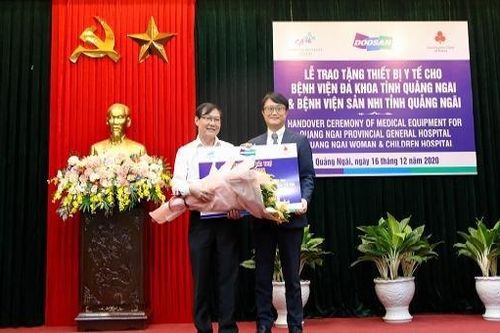 Quảng Ngãi tiếp nhận thiết bị y tế trị giá gần 1,8 tỷ đồng tặng hai Bệnh viện tuyến tỉnh