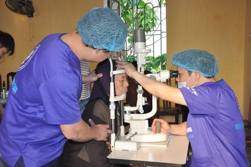 Phẫu thuật đục thể thủy tinh: Nhiều người bệnh đến viện khám khi đã muộn