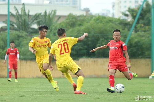 HLV Park Hang-seo gọi 2 cầu thủ U21 SLNA đá giao hữu với ĐT Việt Nam