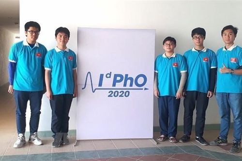 Năm học sinh tham dự Olympic Vật lý quốc tế 2020 đều giành huy chương