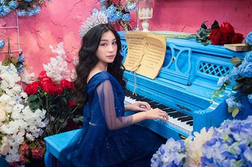 Con gái nuôi 12 tuổi đa tài của Xuân Lan