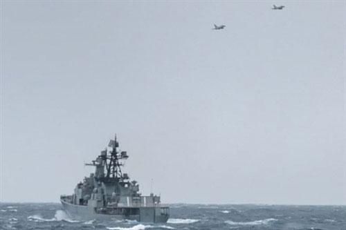 Eurofighter Typhoon suýt bị hạ khi áp sát 'Phó Đô đốc Kulakov'?