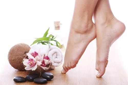 Mẹo trị nứt gót chân hiệu quả trong mùa đông