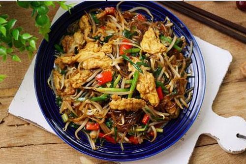 10 phút xong ngay miến xào trứng giá đỗ cho người giảm cân