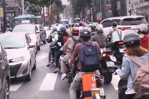 Đề xuất thu phí kiểm định khí thải xe máy: Sẽ là phí chồng phí?