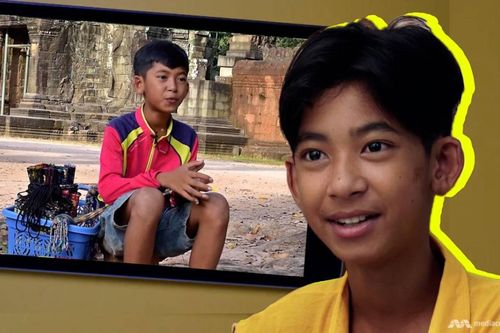 Cuộc sống của cậu bé bán rong Campuchia nói được 16 thứ tiếng bây giờ ra sao?
