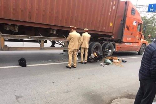 Giúp đỡ người gặp nạn, người đàn ông hơn 70 tuổi bị xe container tông trúng tử vong