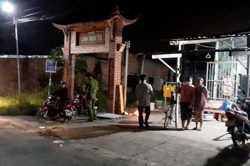 Mâu thuẫn khi chạy xe trên đường, nam thanh niên bị nhóm người vây đánh tử vong trước cổng chùa