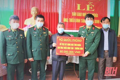 Bàn giao nhà tình nghĩa cho thương binh 4/4 Thiều Đình Tám