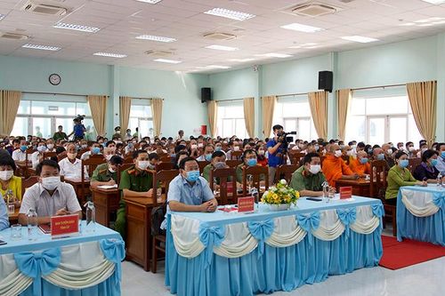 Công an huyện Châu Thành lắng nghe ý kiến nhân dân