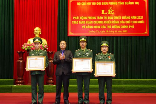 Trao thưởng Huân chương Chiến công hạng Nhì và Bằng khen của Thủ tướng Chính phủ cho Bộ đội Biên phòng Quảng Trị