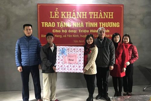 Bàn giao Nhà tình nghĩa