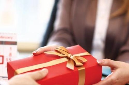 Nghiêm cấm biếu, tặng quà Tết cho lãnh đạo