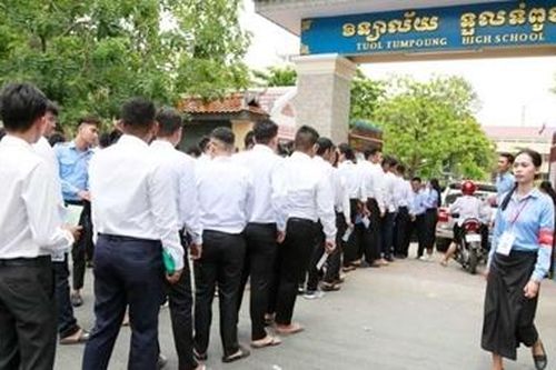 Toàn bộ học sinh lớp 12 Campuchia được đỗ tốt nghiệp mà không phải thi