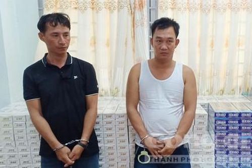 Tạm giữ 2 đối tượng chở thuê gần 10.000 gói thuốc lá lậu