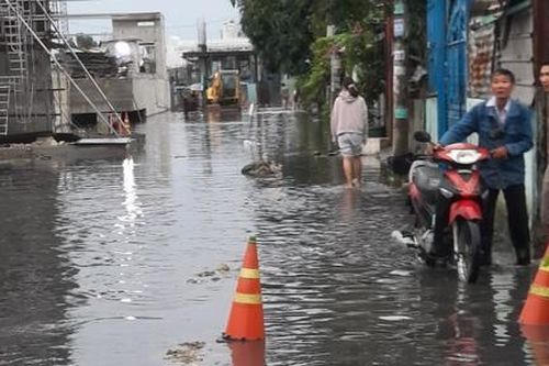 Dự án chống ngập gần 10.000 tỷ ngừng thi công, dân than trời vì… ô nhiễm