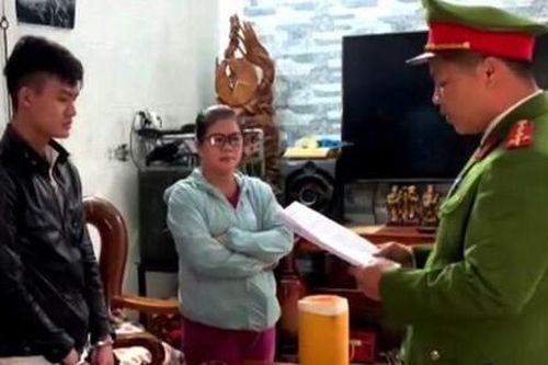 Không có tiền trả nợ, thuê ô tô tự lái đem đi cầm cố