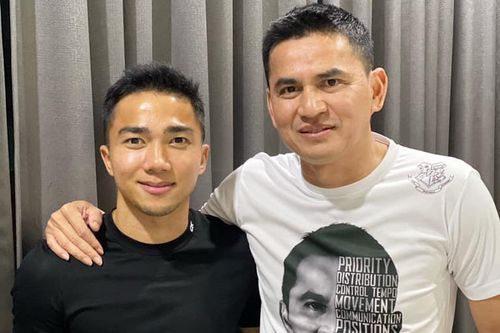 Trước ngày sang Việt Nam, Kiatisak cùng con gái thăm Messi Thái bị đứt dây chằng
